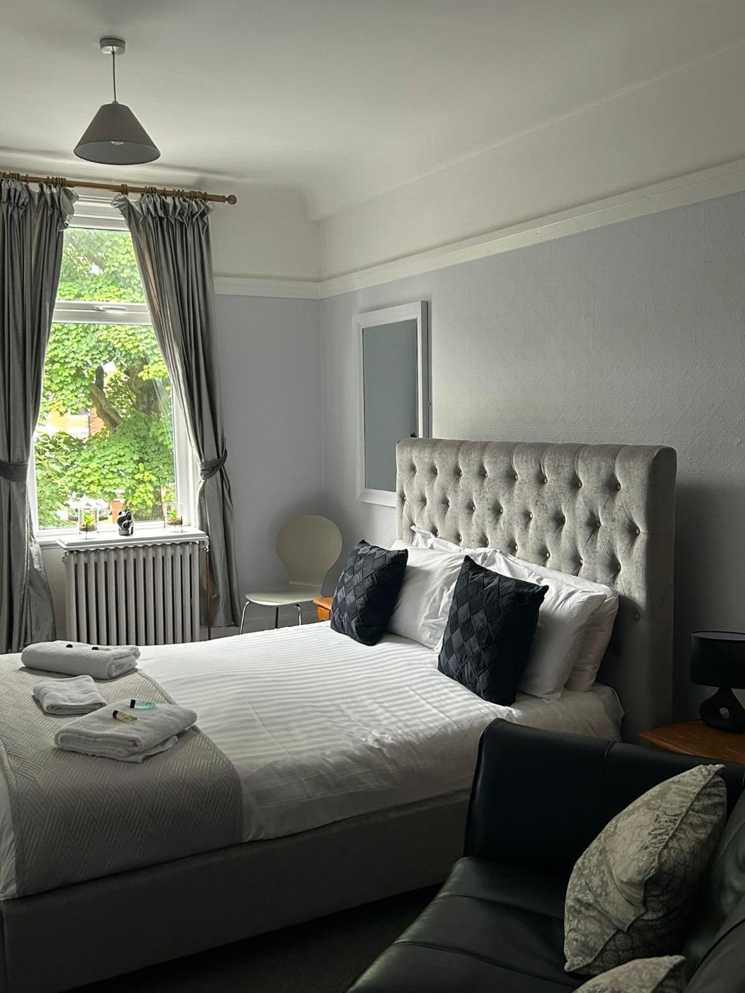 The Wheatley Hotel Doncaster Bagian luar foto